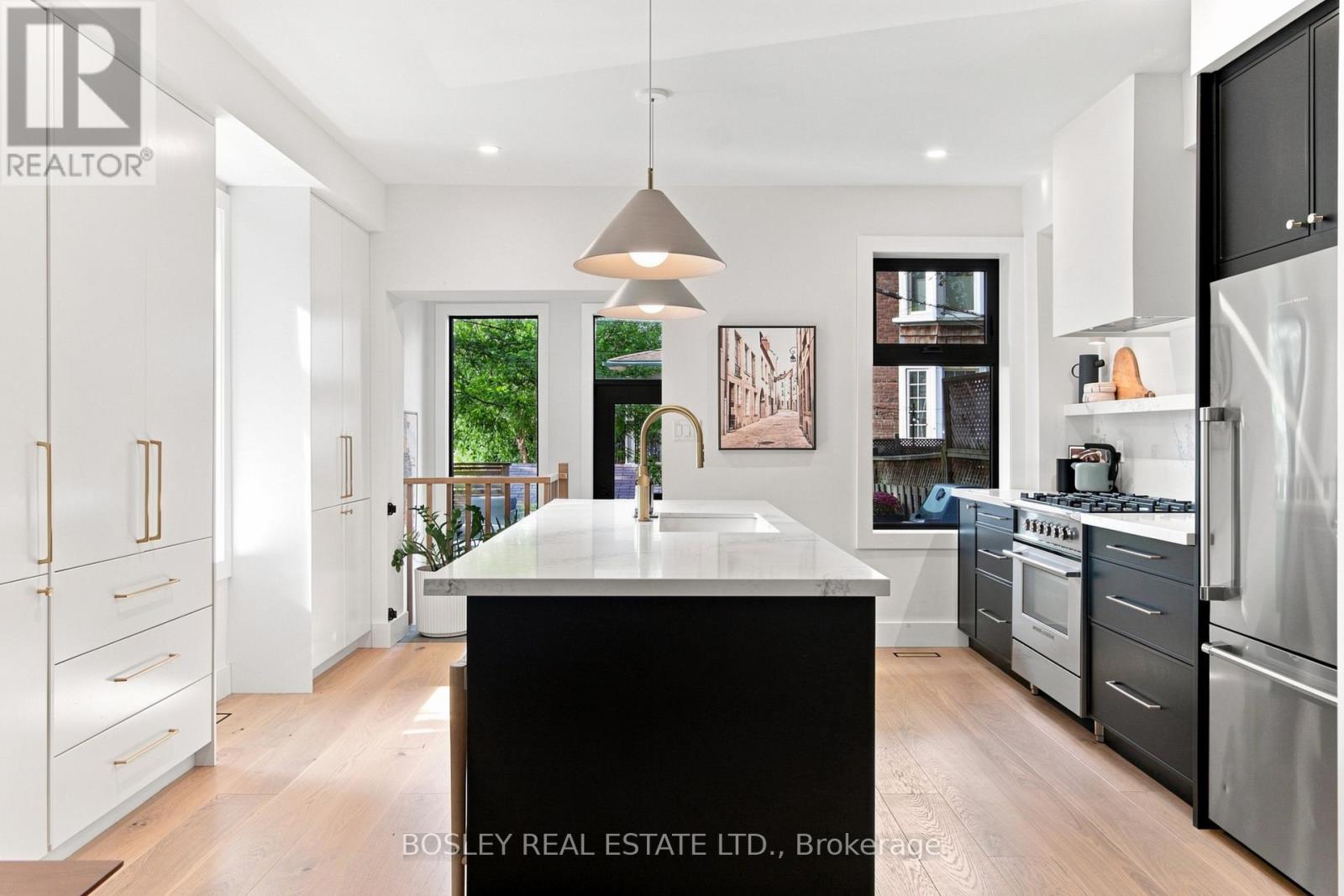 2 Sandford Avenue, Toronto, Ontario  M4L 2E7 - Photo 17 - E13761312