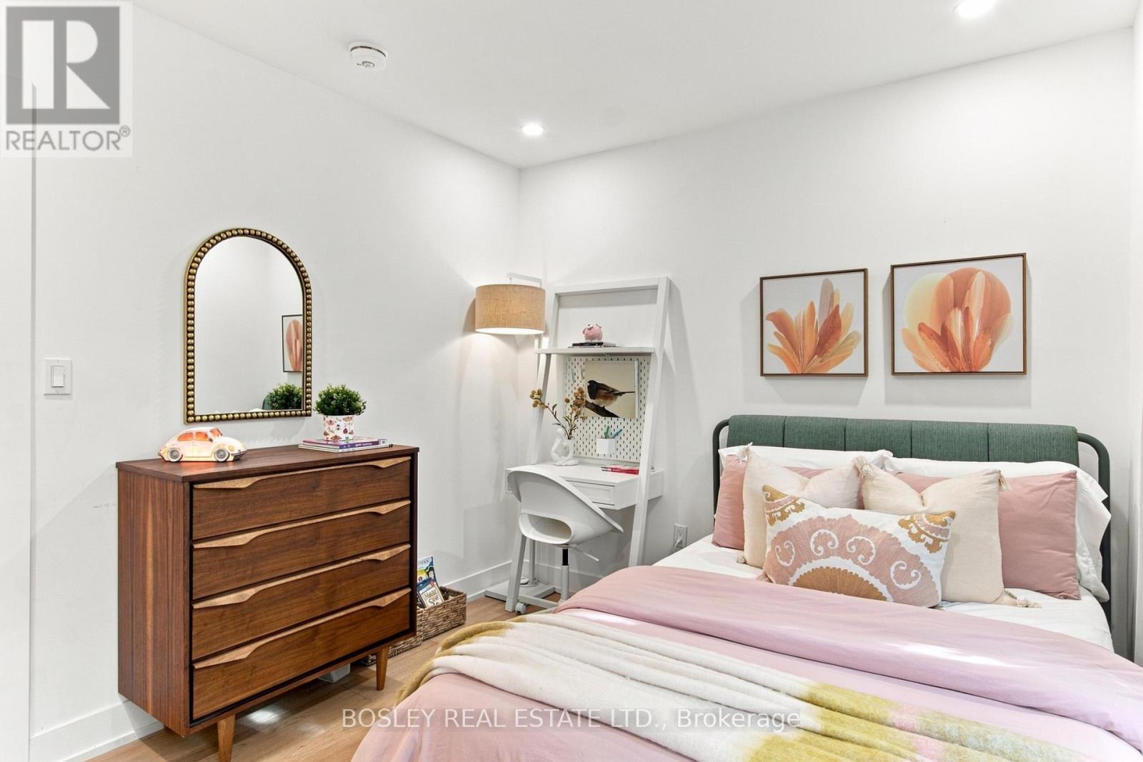 2 Sandford Avenue, Toronto, Ontario  M4L 2E7 - Photo 27 - E13761312
