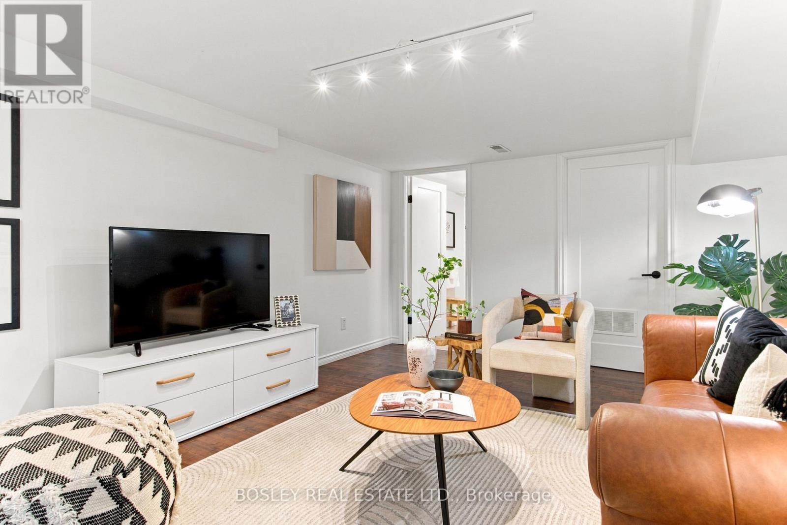 2 Sandford Avenue, Toronto, Ontario  M4L 2E7 - Photo 31 - E13761312