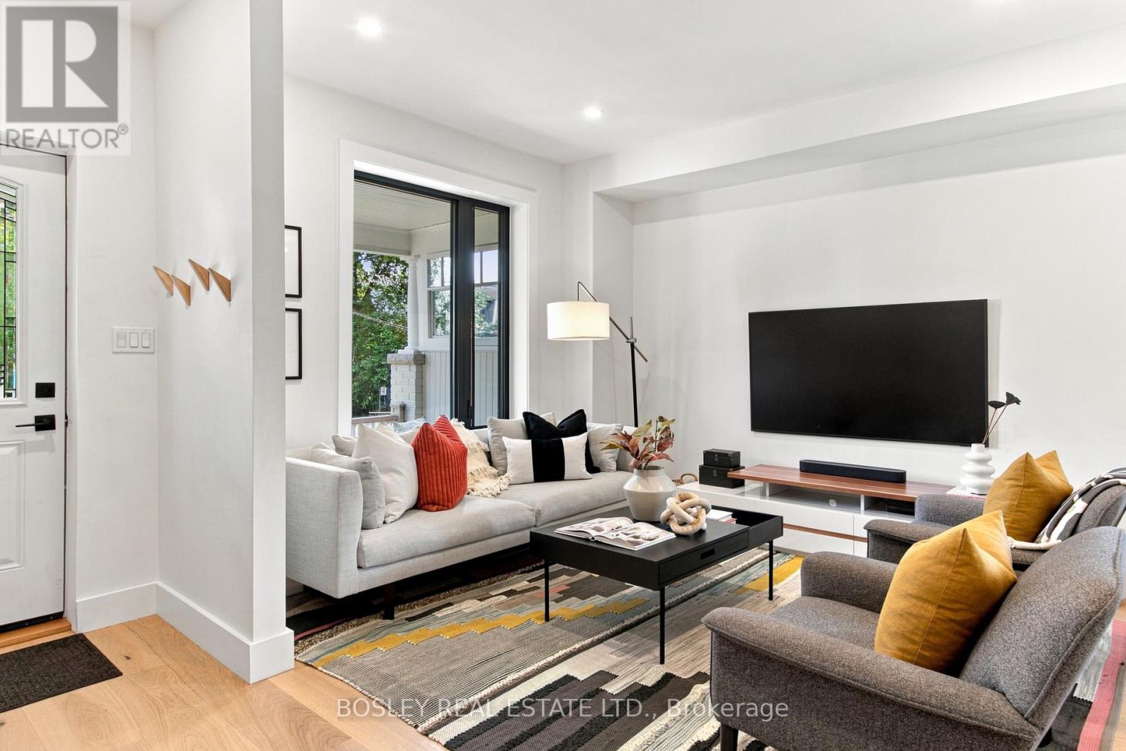 2 Sandford Avenue, Toronto, Ontario  M4L 2E7 - Photo 5 - E13761312