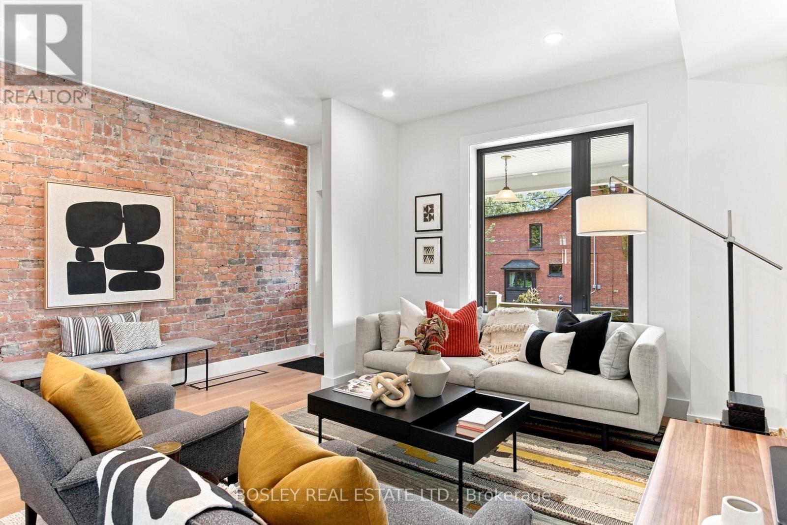 2 Sandford Avenue, Toronto, Ontario  M4L 2E7 - Photo 6 - E13761312