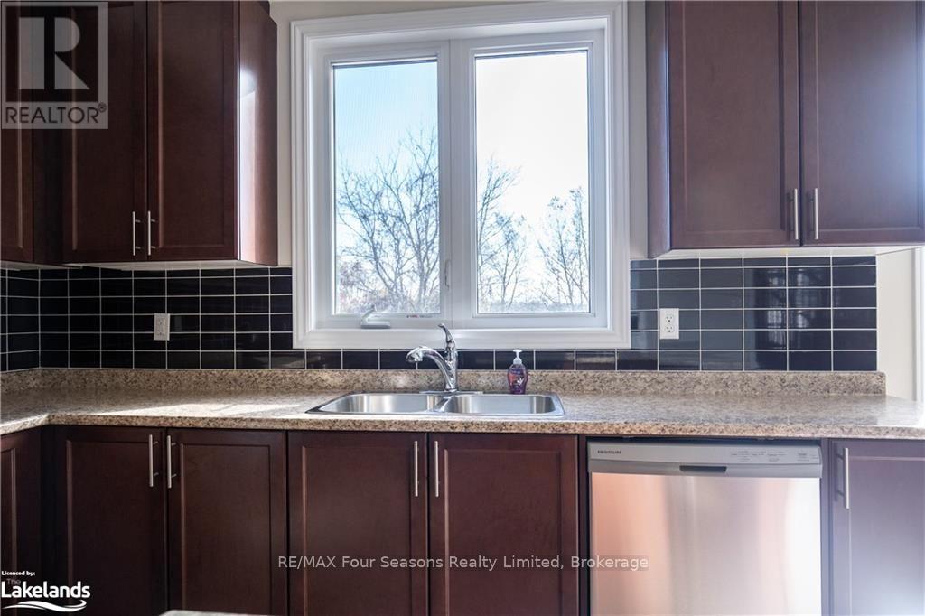 Upper - 90 Kirby Avenue, Collingwood, Ontario  L9Y 5H5 - Photo 11 - S13761226