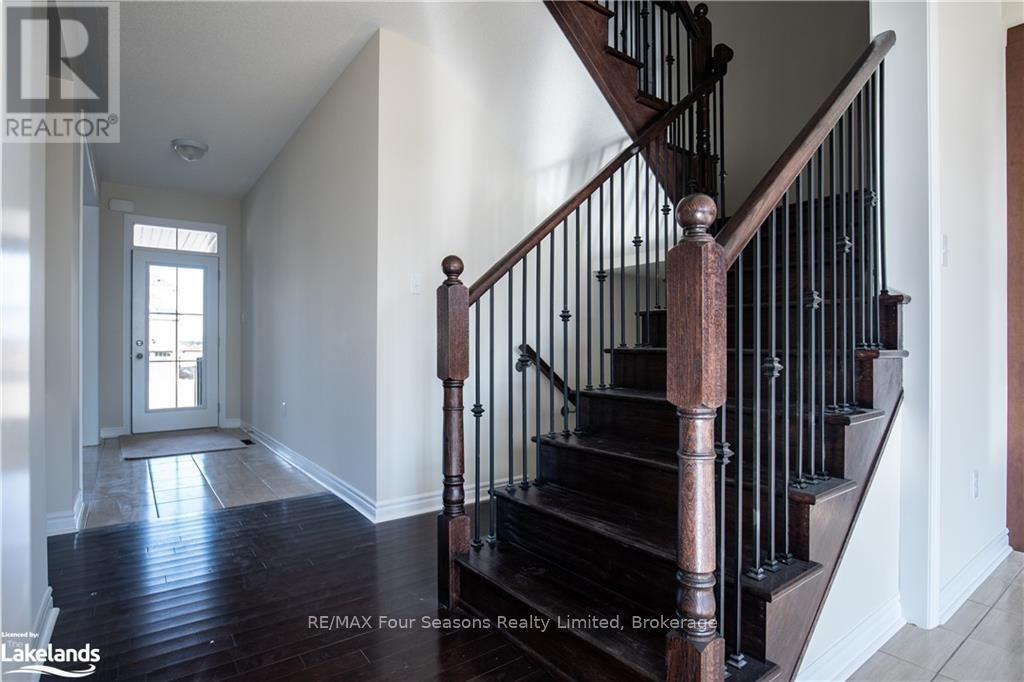 Upper - 90 Kirby Avenue, Collingwood, Ontario  L9Y 5H5 - Photo 17 - S13761226