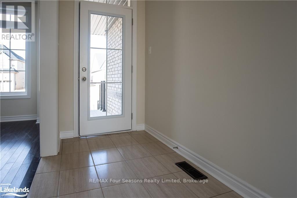 Upper - 90 Kirby Avenue, Collingwood, Ontario  L9Y 5H5 - Photo 3 - S13761226
