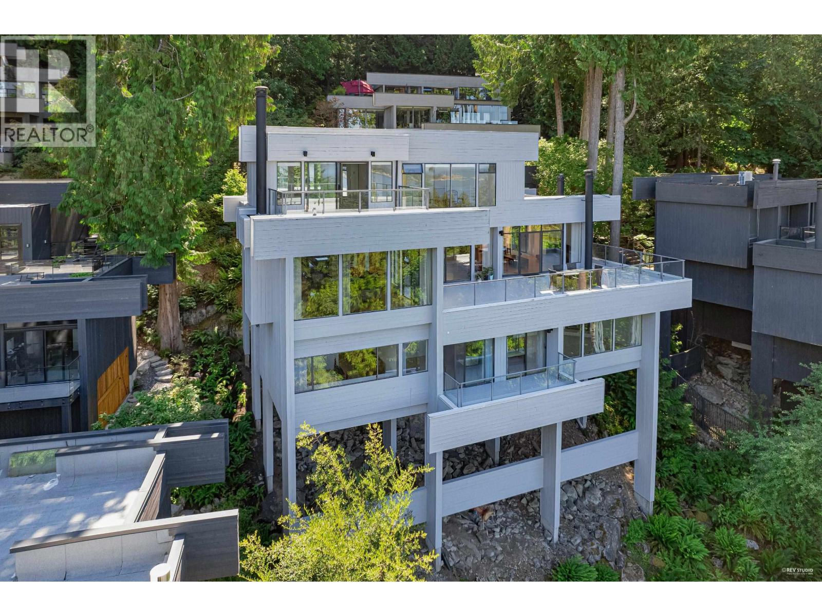 5317 Montiverdi Place, West Vancouver, British Columbia  V7W 2W8 - Photo 3 - R3163086