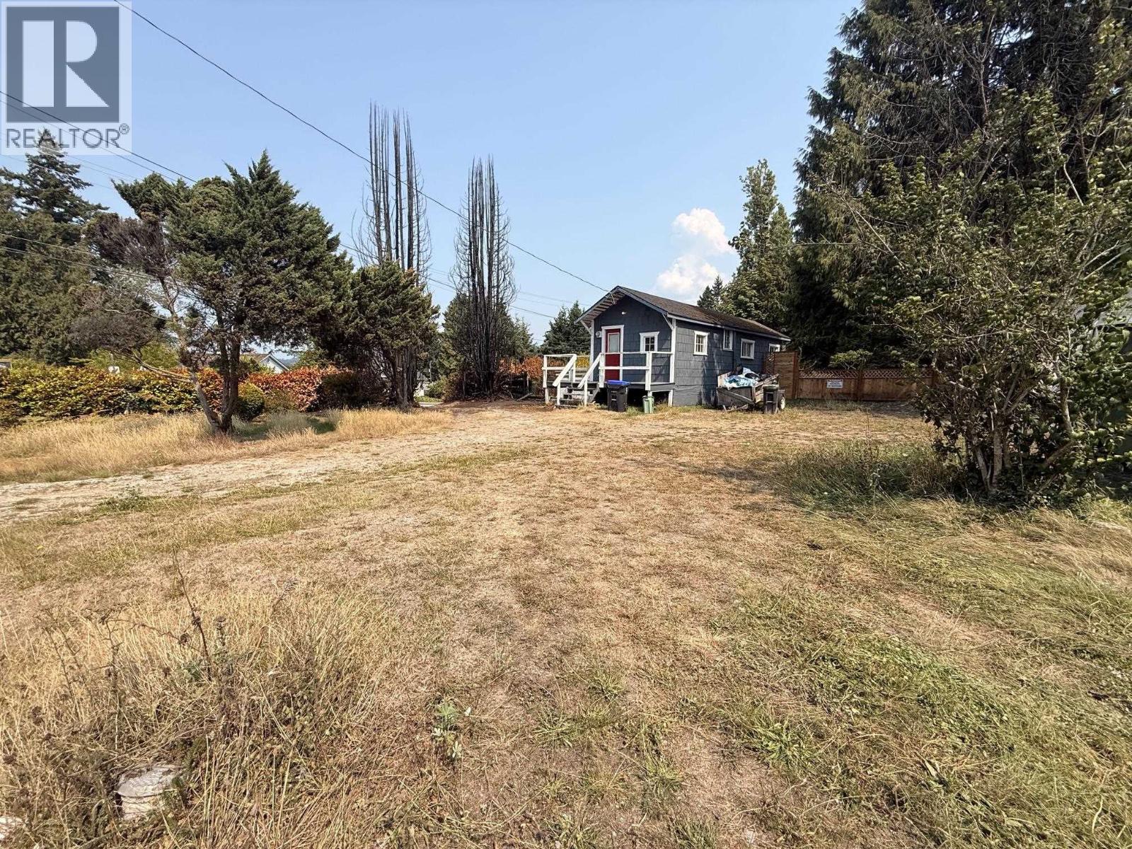 5694 WHARF AVENUE, sechelt, British Columbia