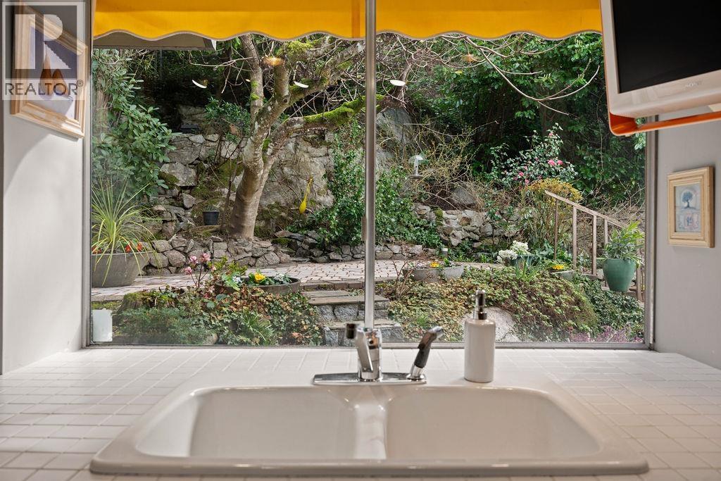 6035 Eagleridge Drive, West Vancouver, British Columbia  V7W 1W7 - Photo 18 - R3163130