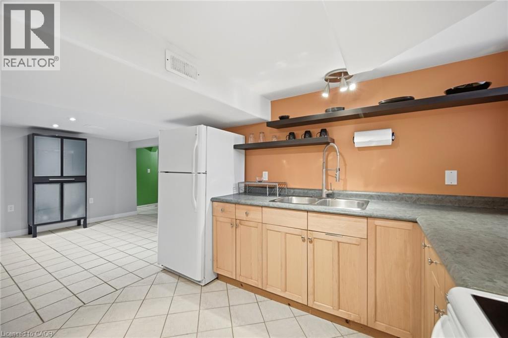 94 Clarendon Avenue, Hamilton, Ontario  L9A 3A3 - Photo 32 - 40860785