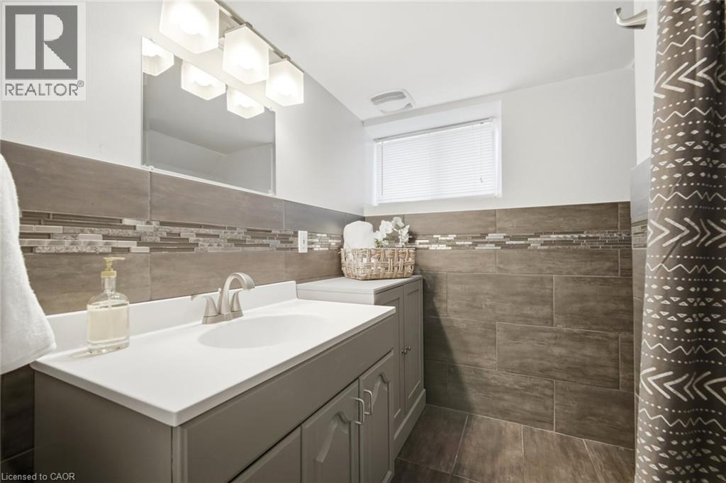 94 Clarendon Avenue, Hamilton, Ontario  L9A 3A3 - Photo 38 - 40860785