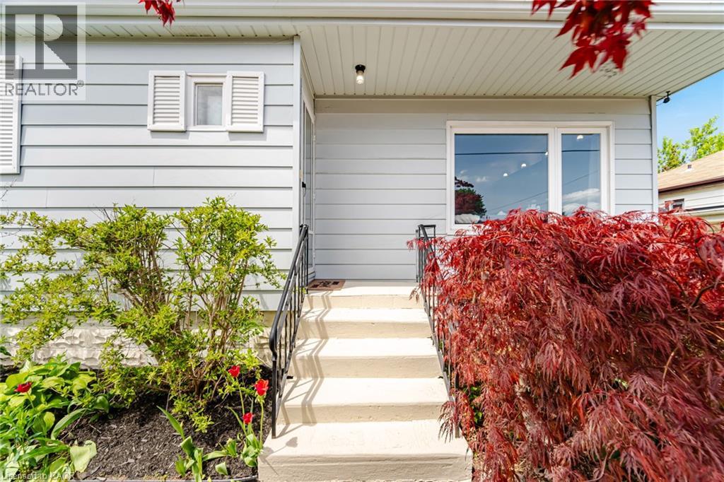 94 Clarendon Avenue, Hamilton, Ontario  L9A 3A3 - Photo 8 - 40860785