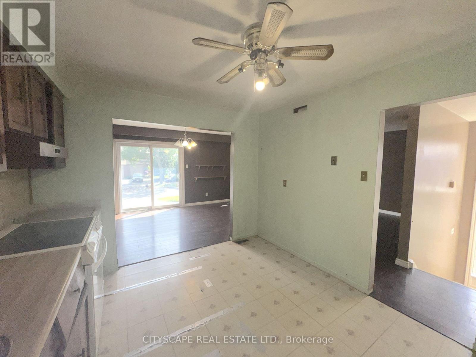 6087 Featherhead Crescent, Mississauga, Ontario  L5N 2B5 - Photo 10 - W13761168