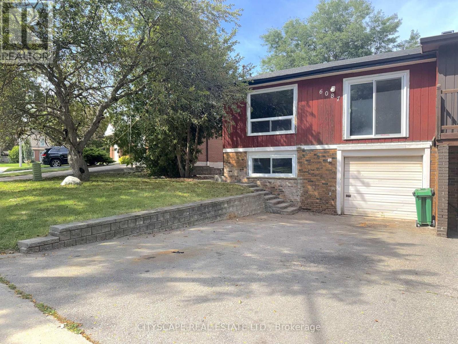 6087 Featherhead Crescent, Mississauga, Ontario  L5N 2B5 - Photo 2 - W13761168