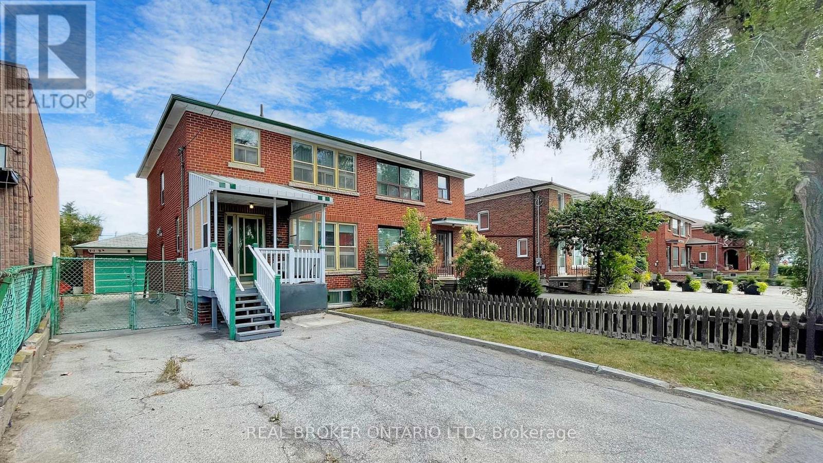 3241 DUFFERIN STREET, Toronto, Ontario