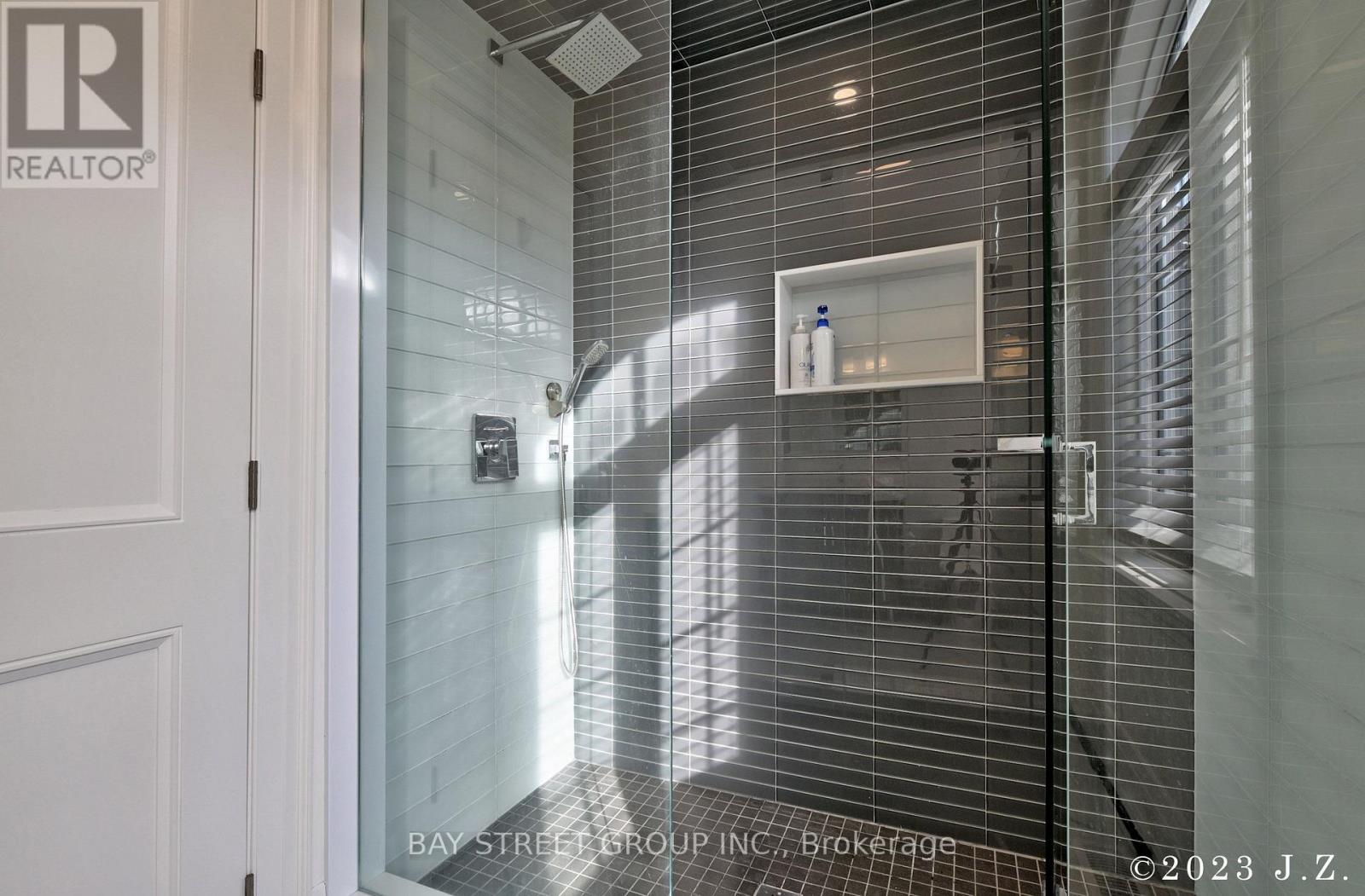 60 Emmett Avenue, Toronto, Ontario  M6M 2E6 - Photo 15 - W13761332