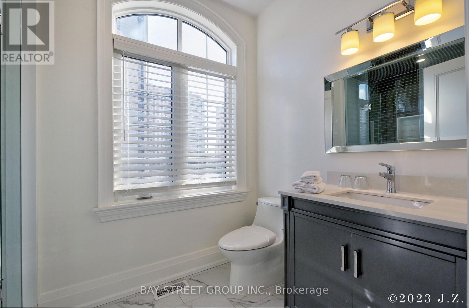 60 Emmett Avenue, Toronto, Ontario  M6M 2E6 - Photo 16 - W13761332