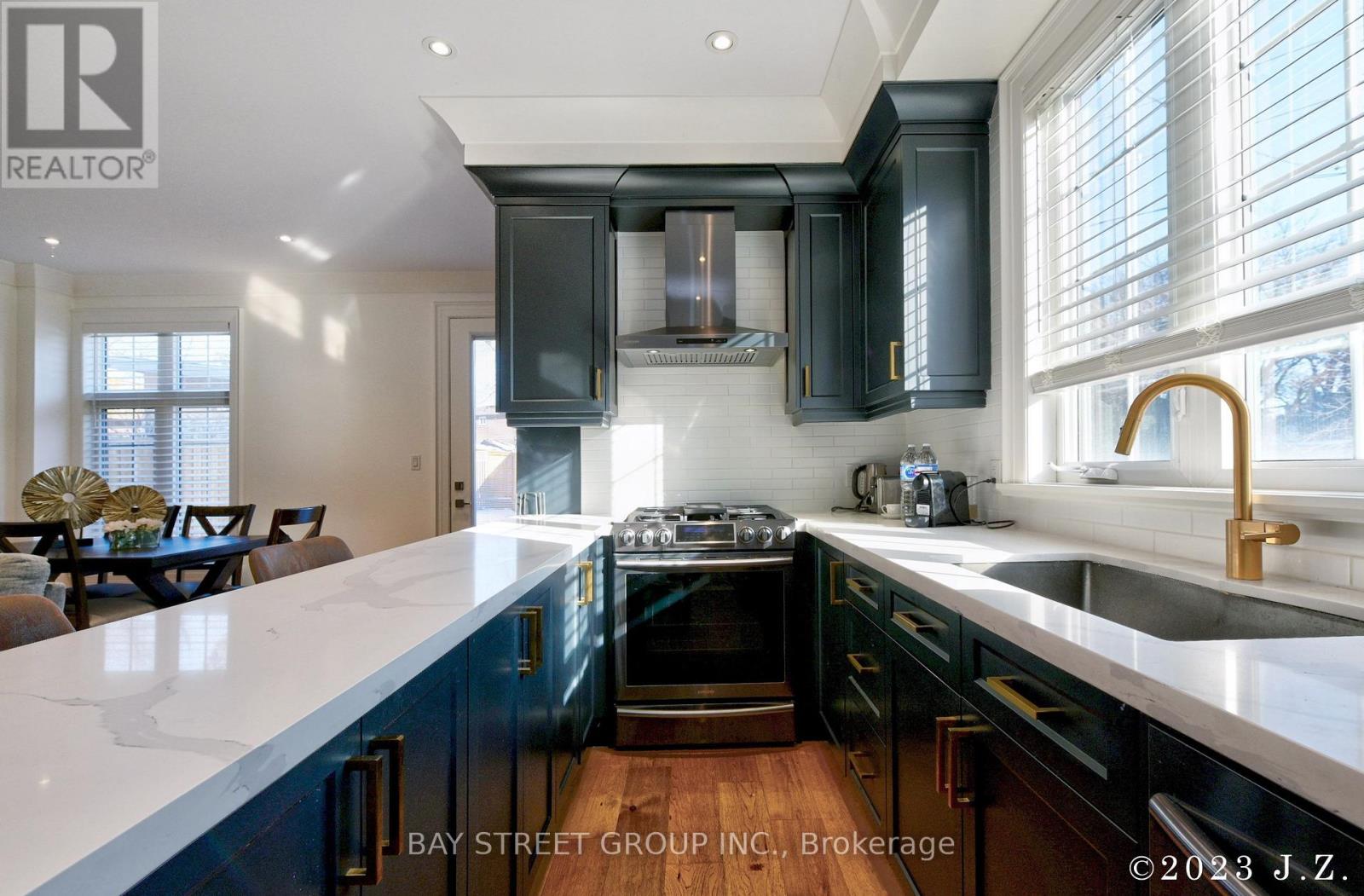 60 Emmett Avenue, Toronto, Ontario  M6M 2E6 - Photo 2 - W13761332