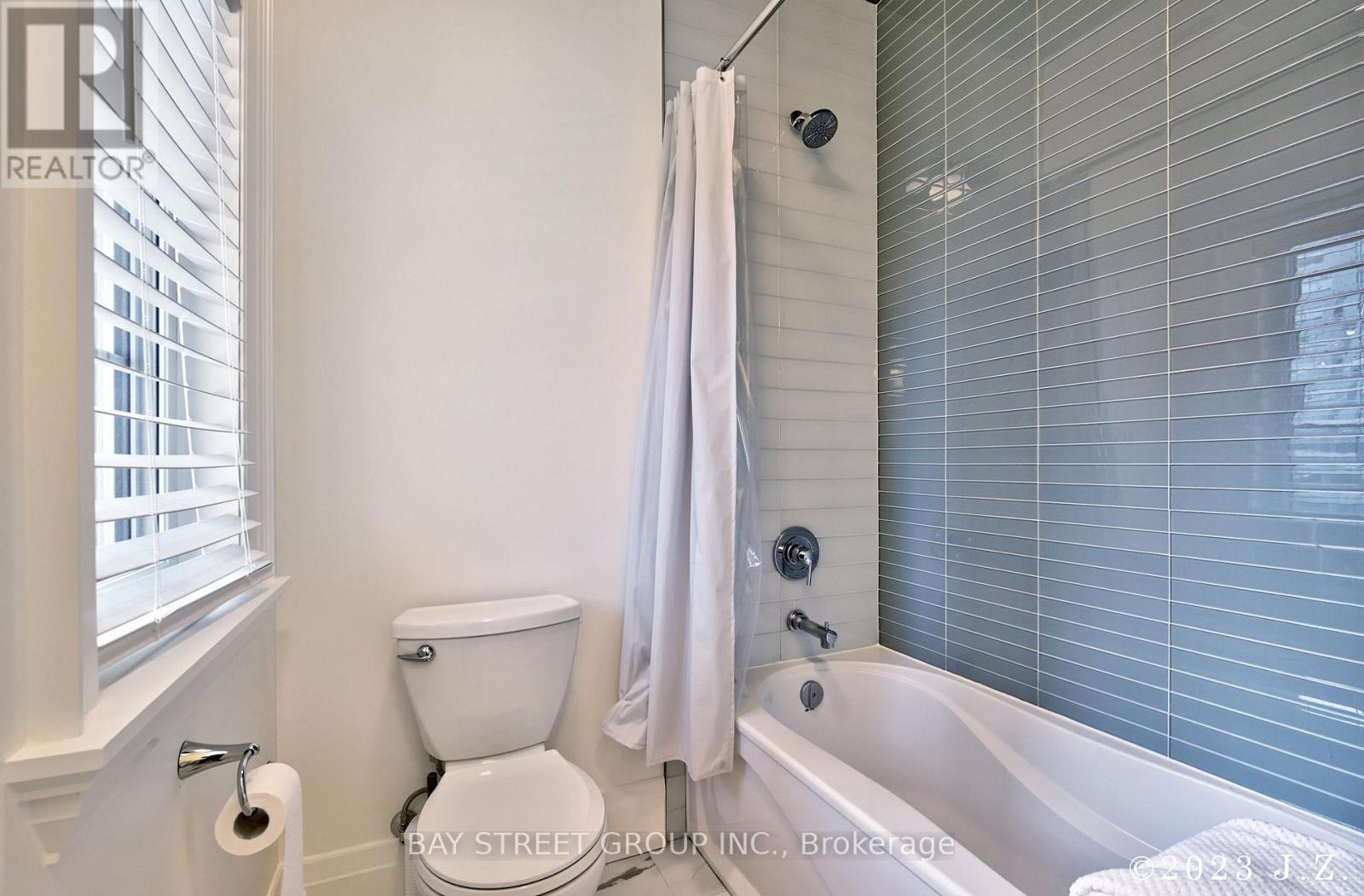 60 Emmett Avenue, Toronto, Ontario  M6M 2E6 - Photo 24 - W13761332