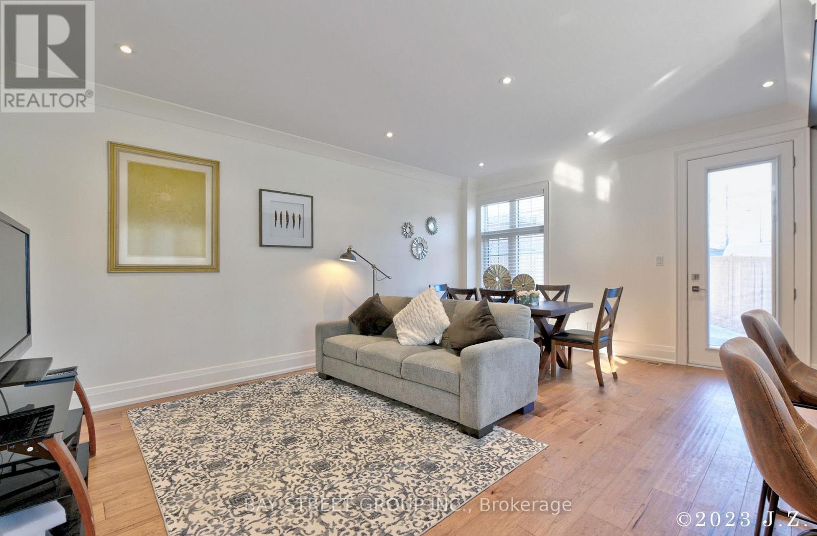 60 Emmett Avenue, Toronto, Ontario  M6M 2E6 - Photo 6 - W13761332