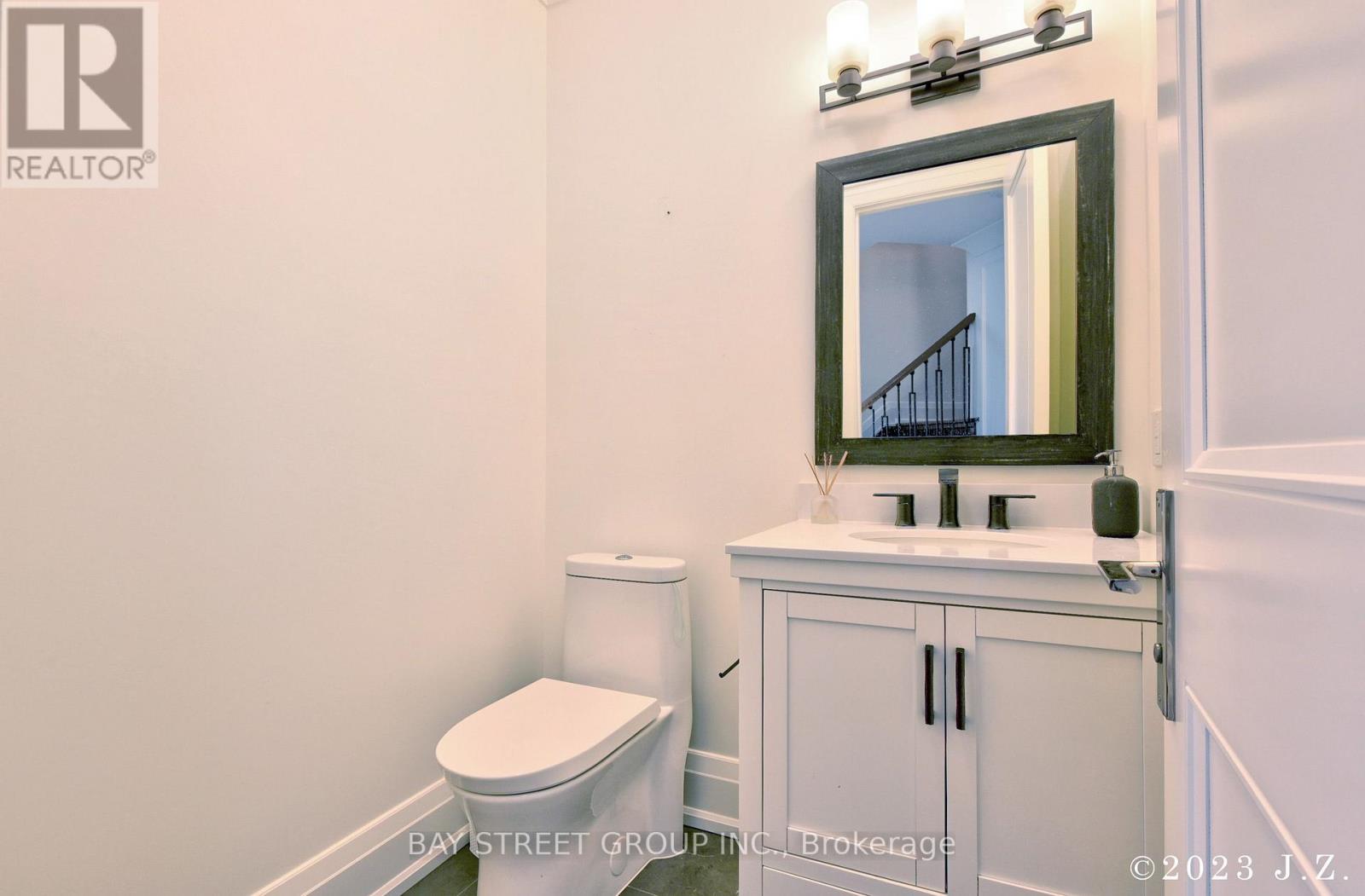 60 Emmett Avenue, Toronto, Ontario  M6M 2E6 - Photo 9 - W13761332