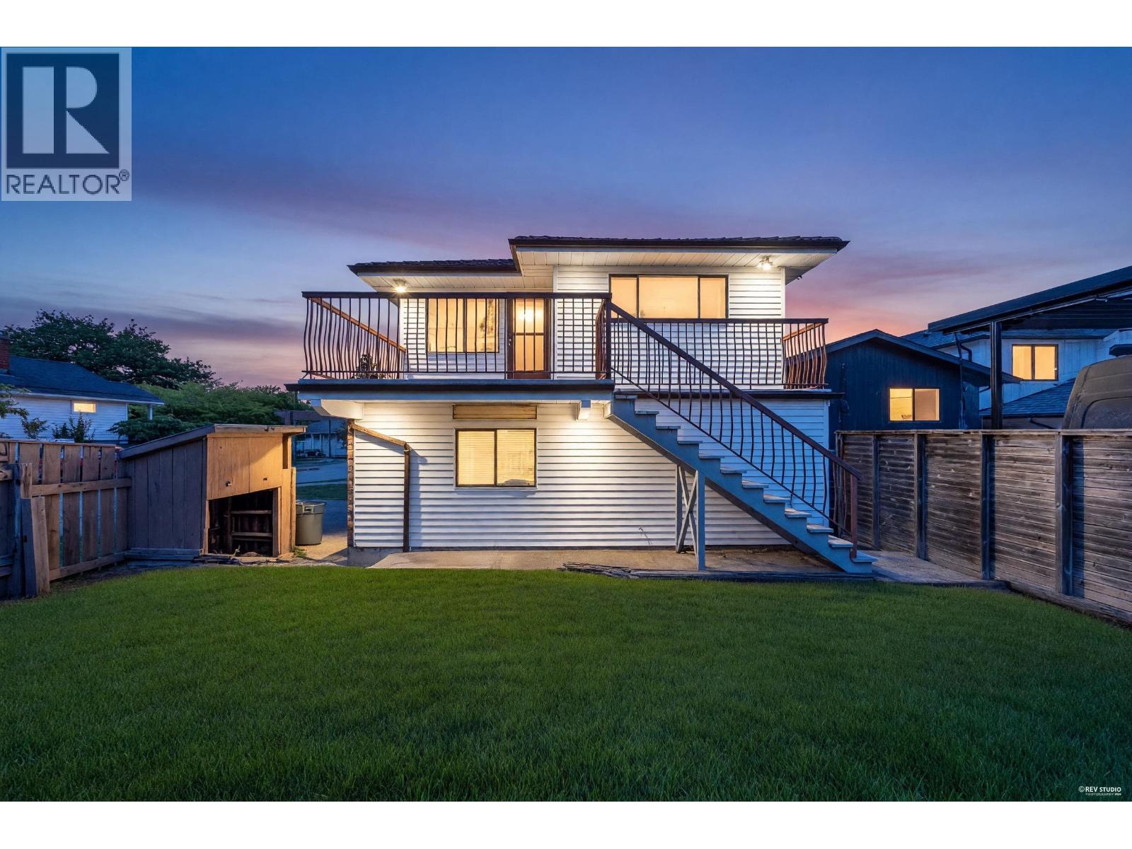 156 N Rosser Avenue, Burnaby, British Columbia  V5C 6C4 - Photo 4 - R3162963