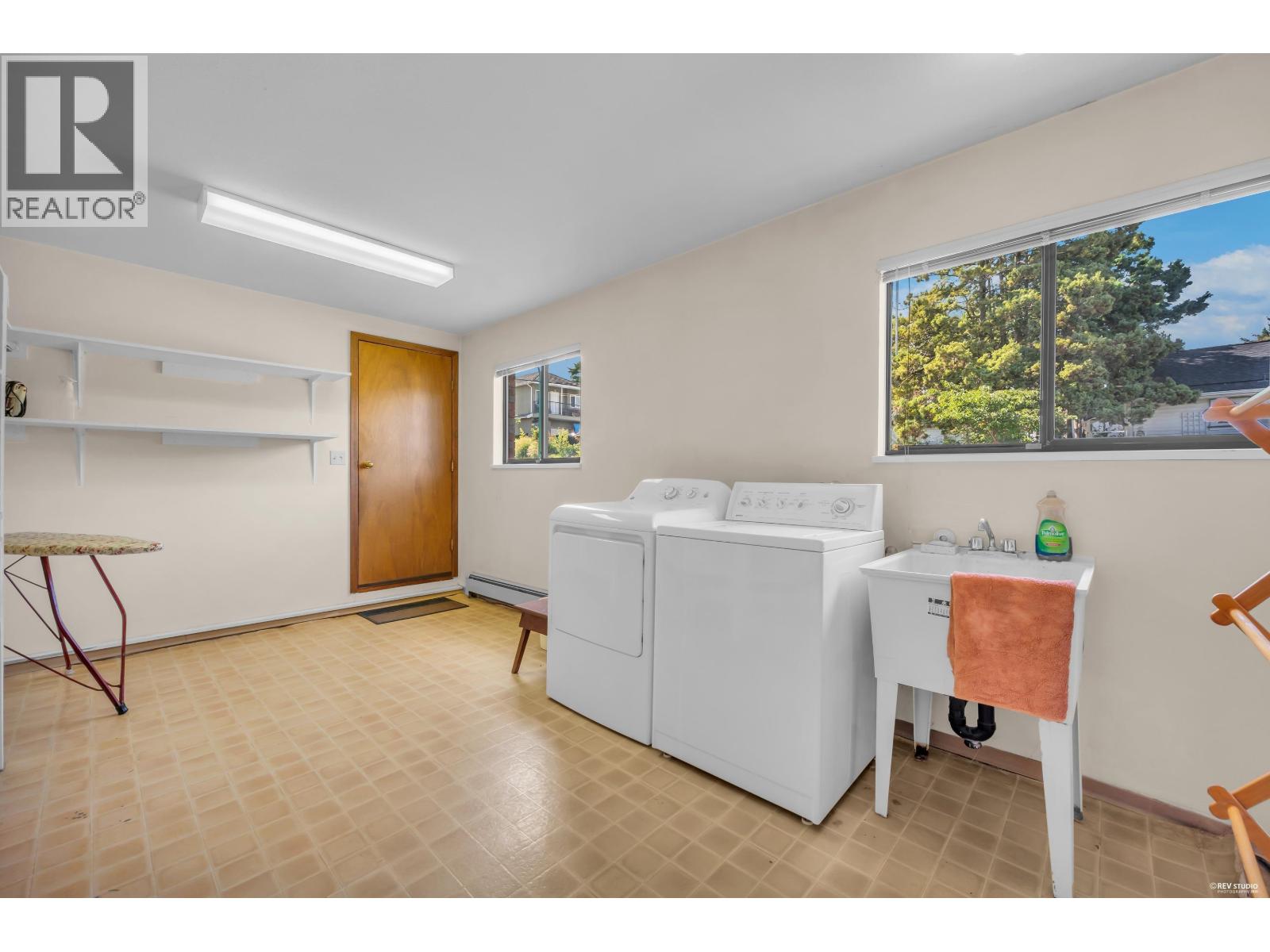 156 N Rosser Avenue, Burnaby, British Columbia  V5C 6C4 - Photo 32 - R3162963