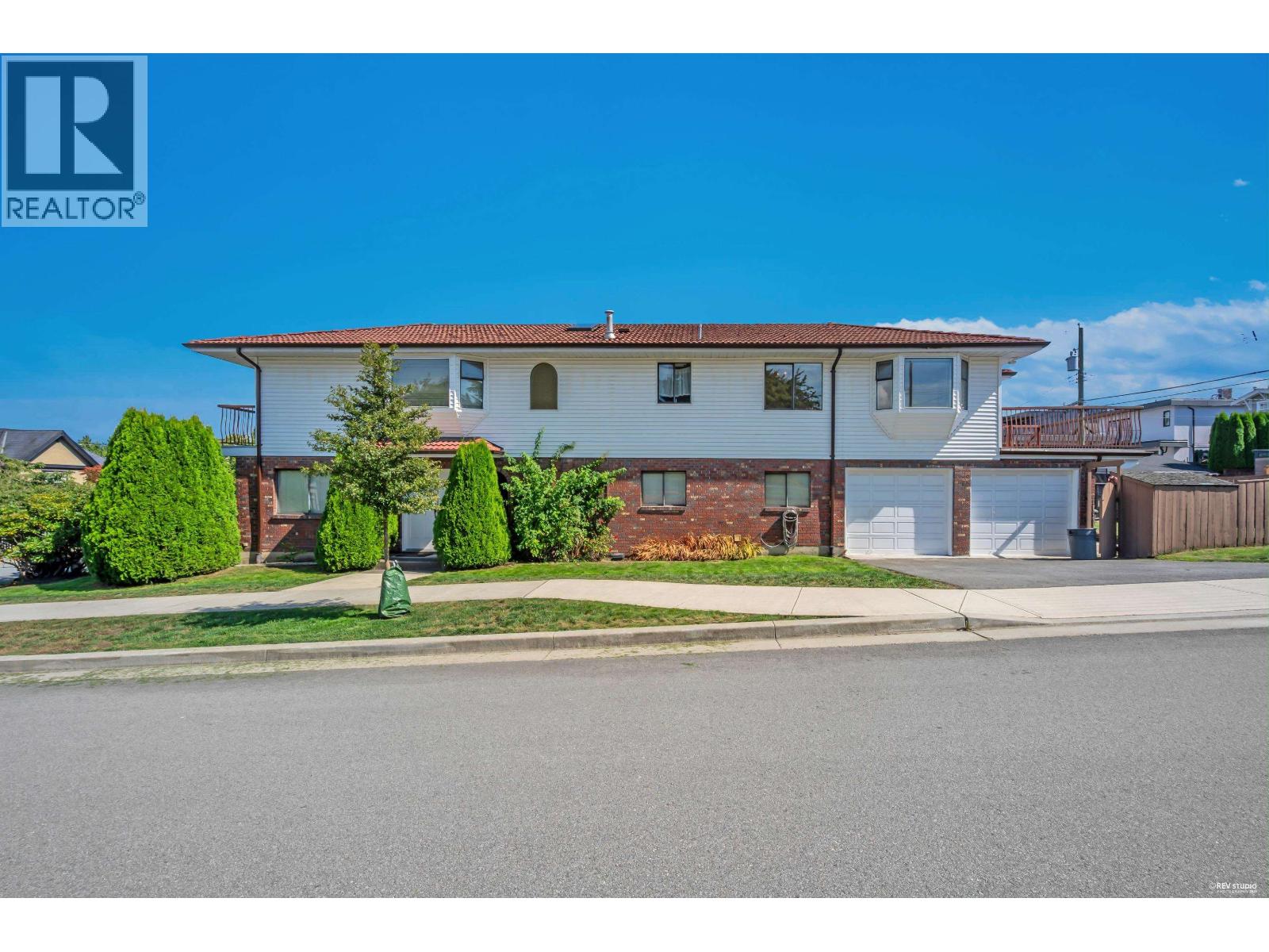 156 N Rosser Avenue, Burnaby, British Columbia  V5C 6C4 - Photo 3 - R3162963