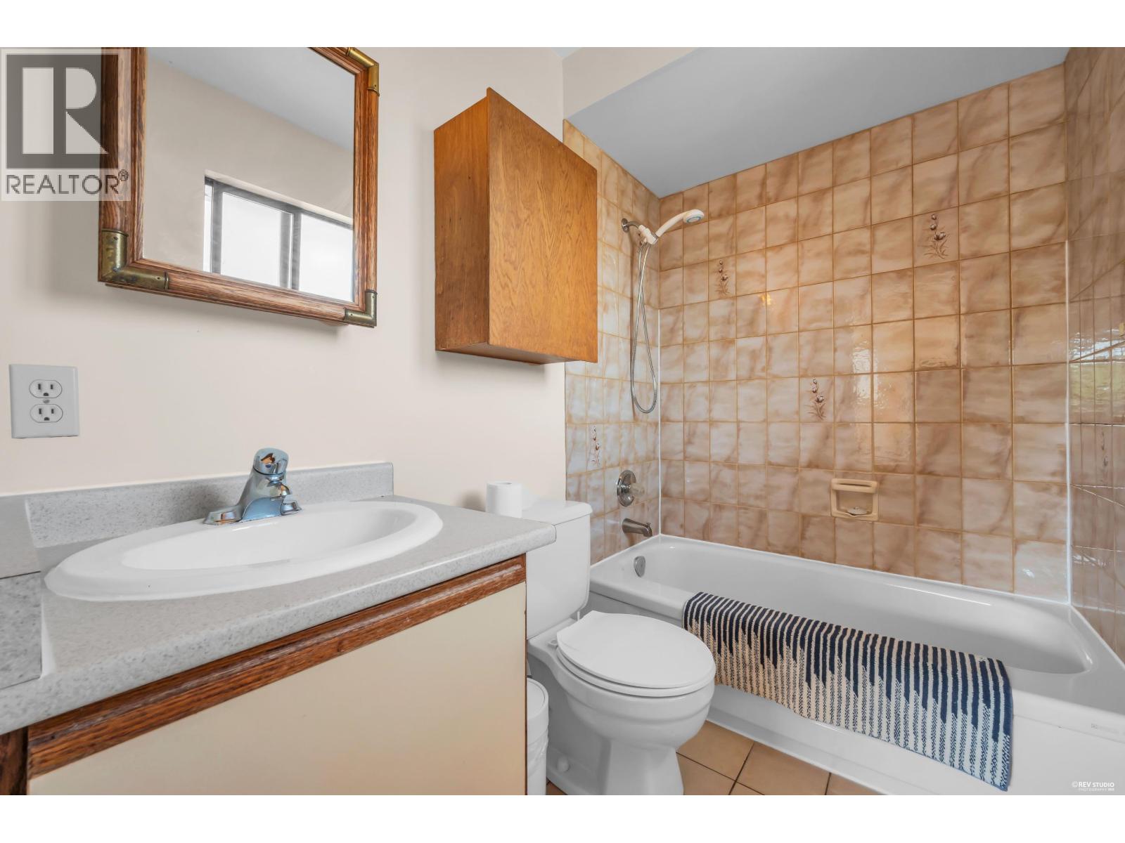156 N Rosser Avenue, Burnaby, British Columbia  V5C 6C4 - Photo 13 - R3162963