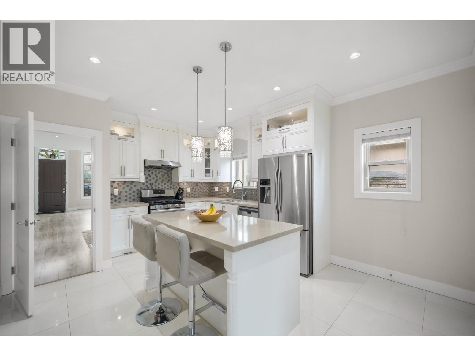 4986 Inman Avenue, Burnaby, British Columbia  V5G 2Y6 - Photo 4 - R3161986