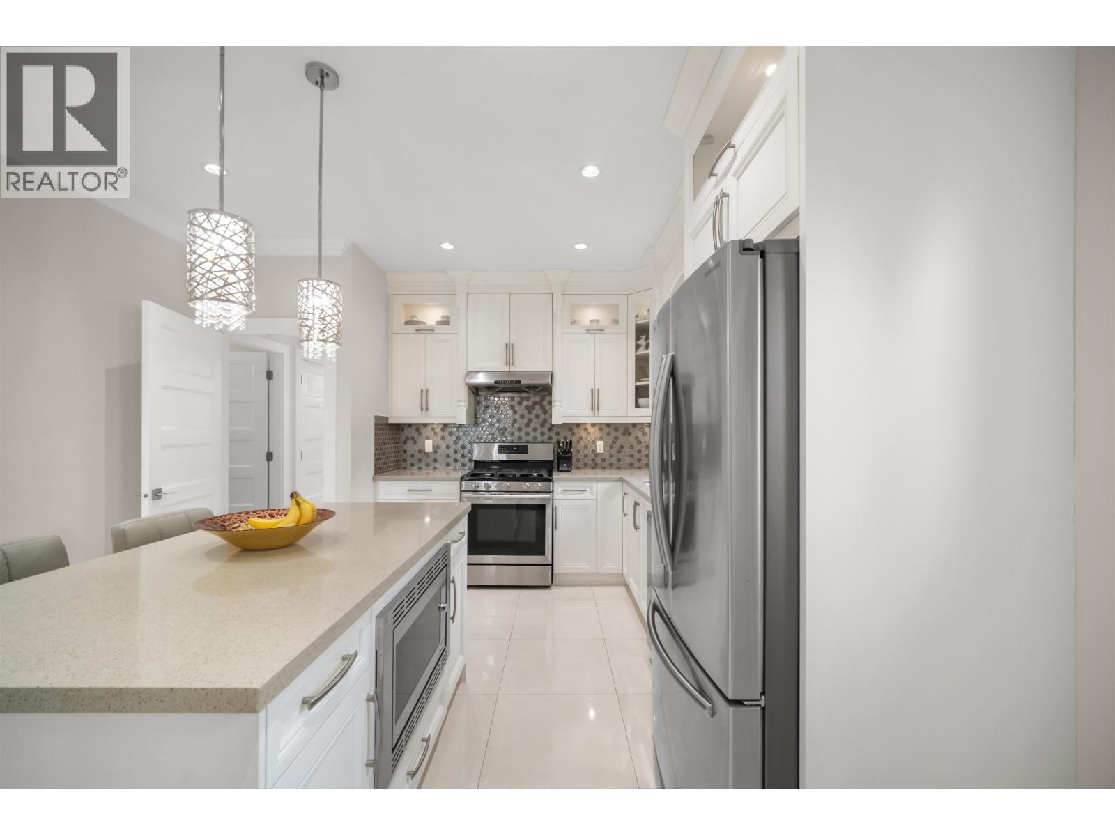 4986 Inman Avenue, Burnaby, British Columbia  V5G 2Y6 - Photo 3 - R3161986