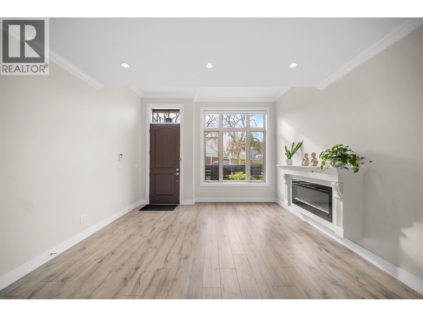 4986 Inman Avenue, Burnaby, British Columbia  V5G 2Y6 - Photo 8 - R3161986