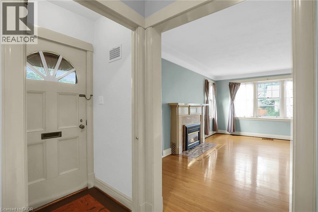 77 Main Street E, Grimsby, Ontario  L3M 1N5 - Photo 4 - 40861394