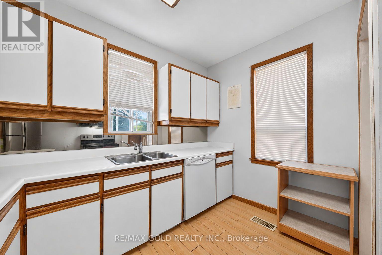 15 Beverley Street, Mississauga, Ontario  L4T 1E9 - Photo 18 - W13757562