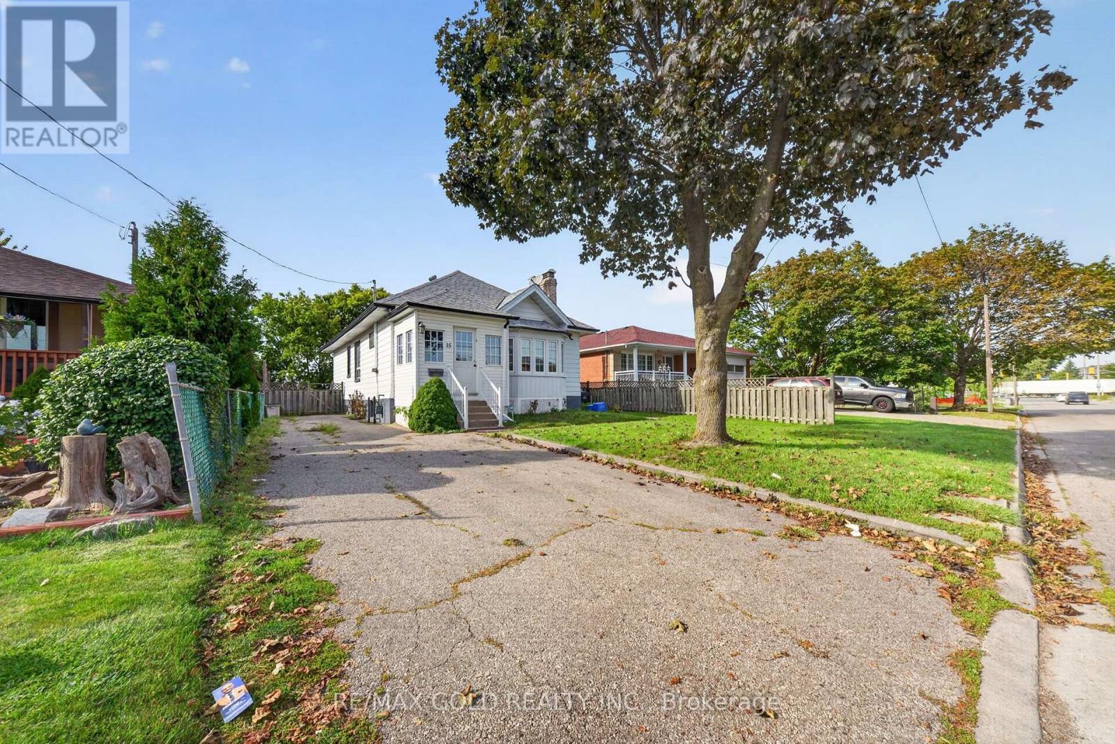 15 Beverley Street, Mississauga, Ontario  L4T 1E9 - Photo 2 - W13757562