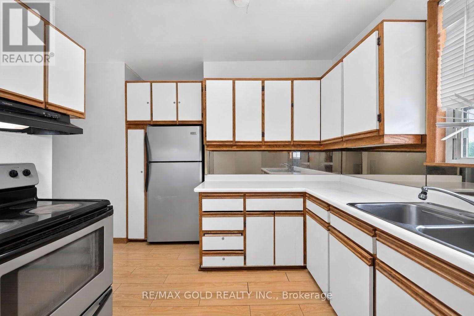 15 Beverley Street, Mississauga, Ontario  L4T 1E9 - Photo 17 - W13757562
