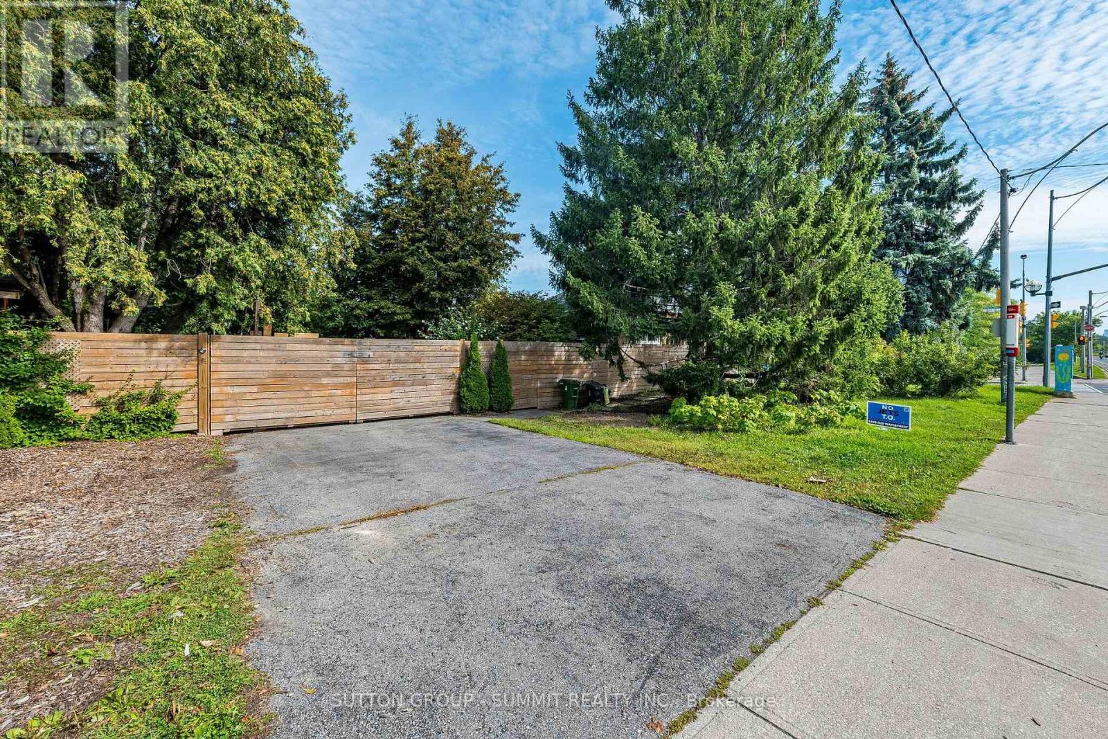 32 Ellis Avenue, Toronto, Ontario  M6S 2X1 - Photo 4 - W13760114