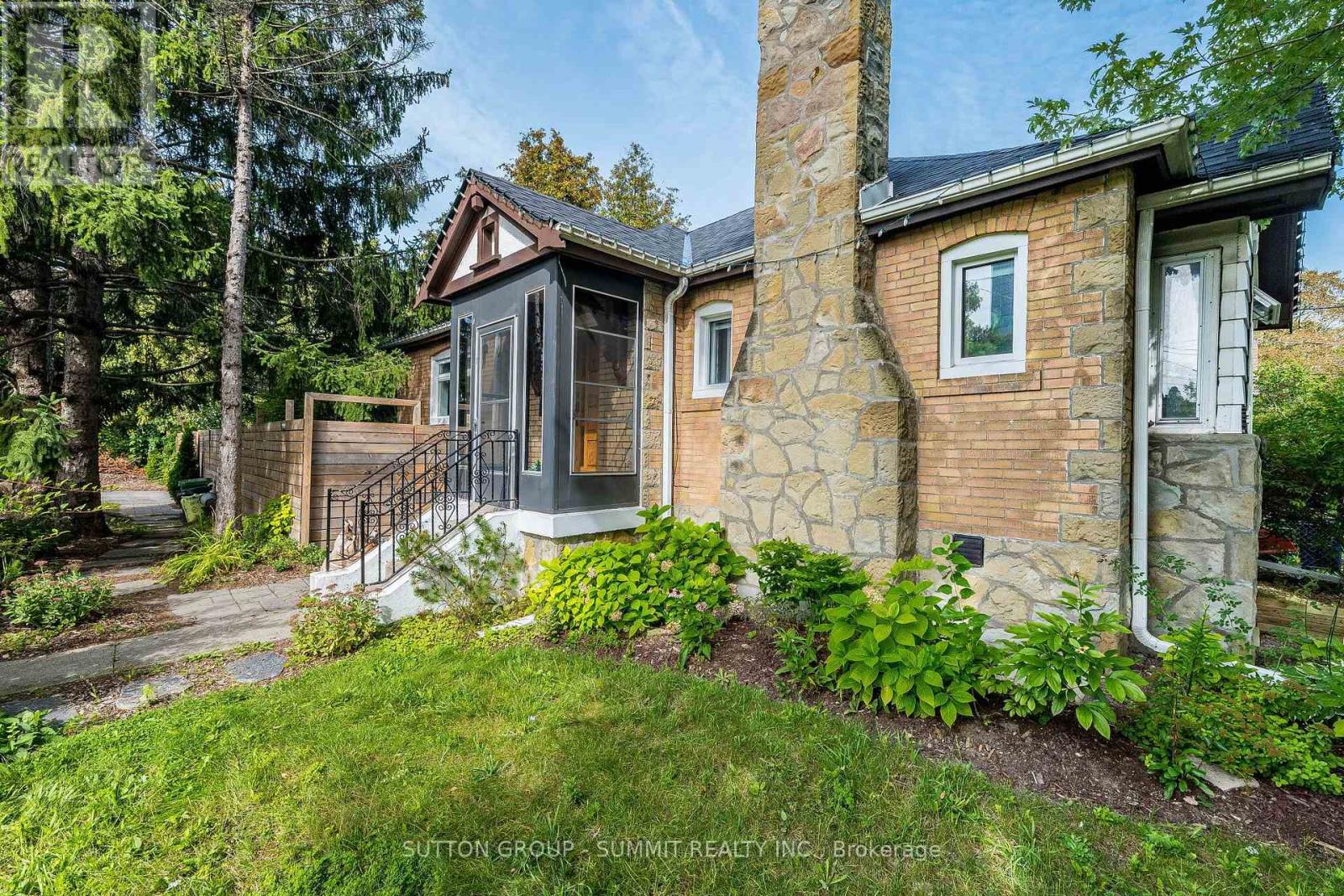 32 Ellis Avenue, Toronto, Ontario  M6S 2X1 - Photo 3 - W13760114