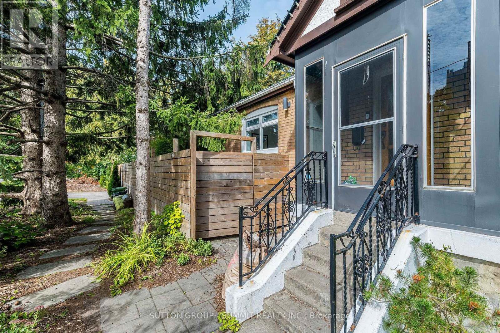 32 Ellis Avenue, Toronto, Ontario  M6S 2X1 - Photo 5 - W13760114