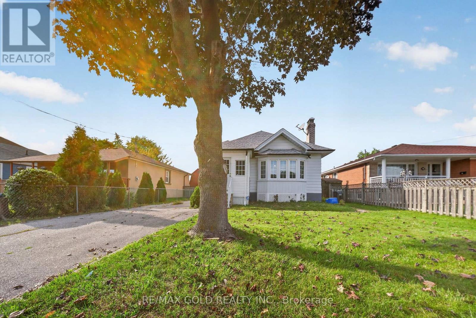 15 Beverley Street, Mississauga, Ontario  L4T 1E9 - Photo 3 - W13757562