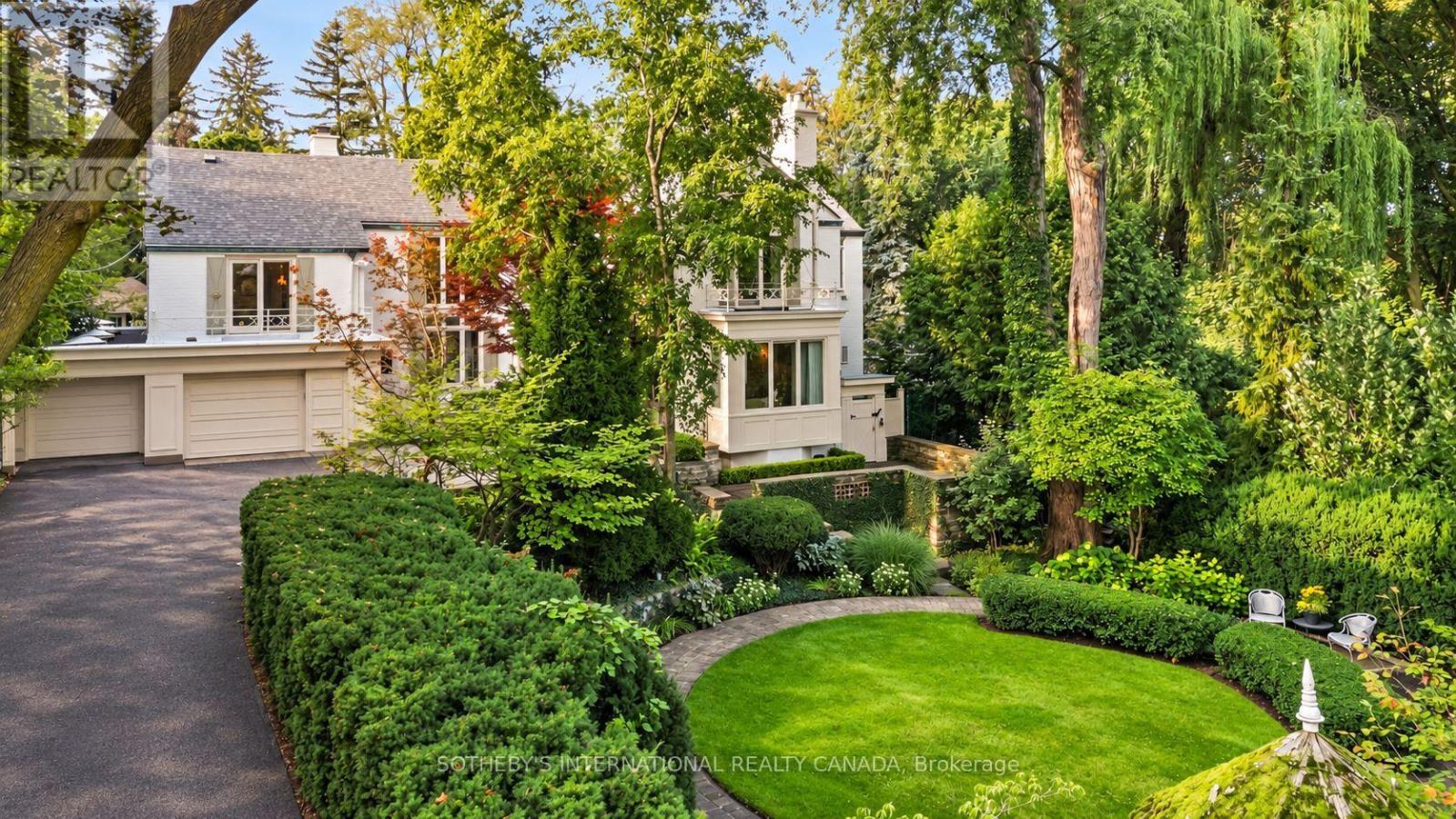 12 FOREST GLEN CRESCENT, Toronto, Ontario