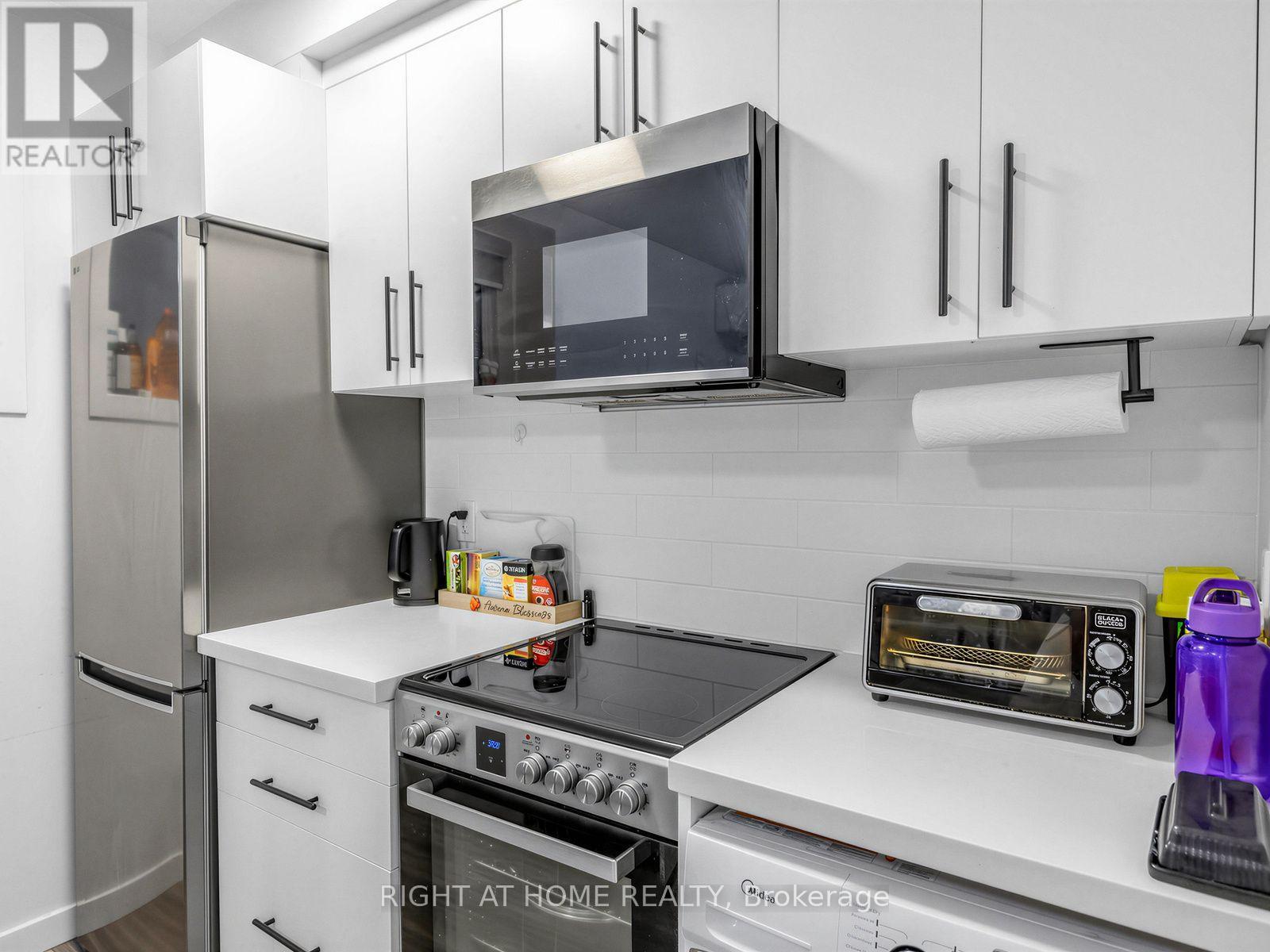 1 - 148 Glenlake Avenue, Toronto, Ontario  M6P 1E7 - Photo 5 - W13758592