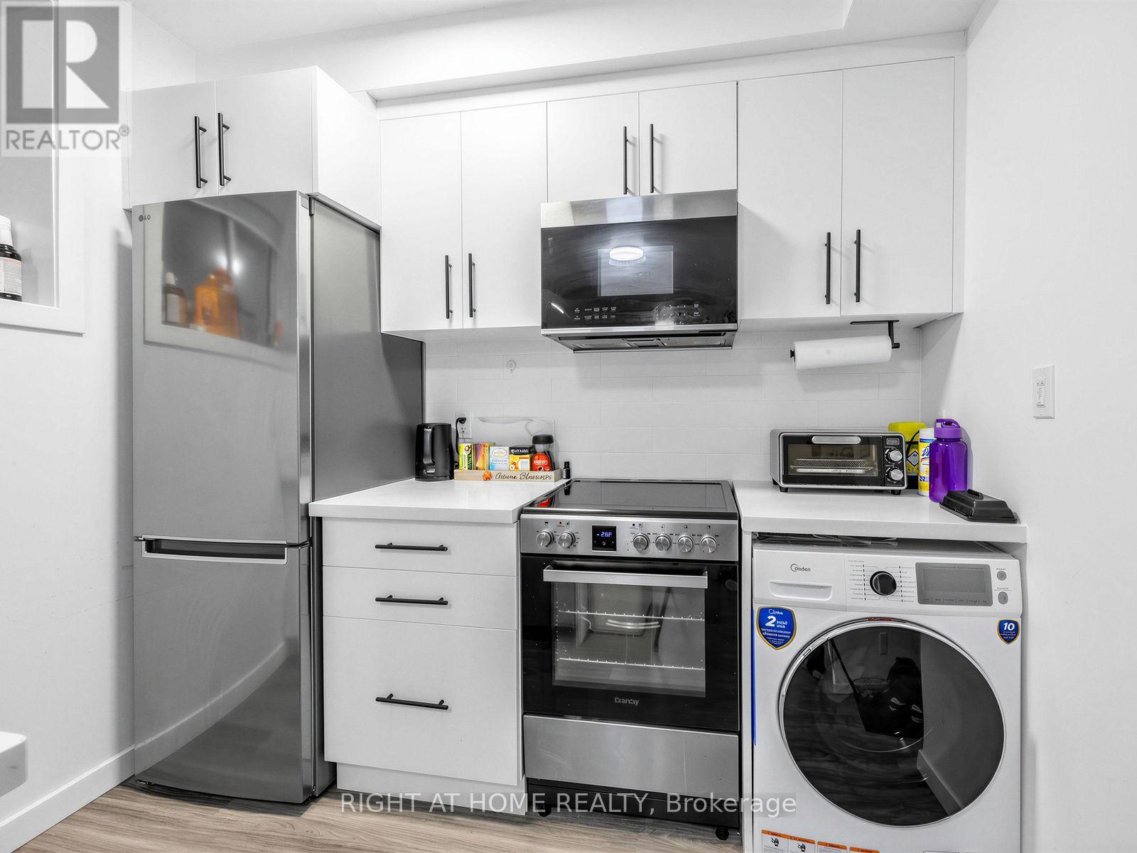 1 - 148 Glenlake Avenue, Toronto, Ontario  M6P 1E7 - Photo 7 - W13758592