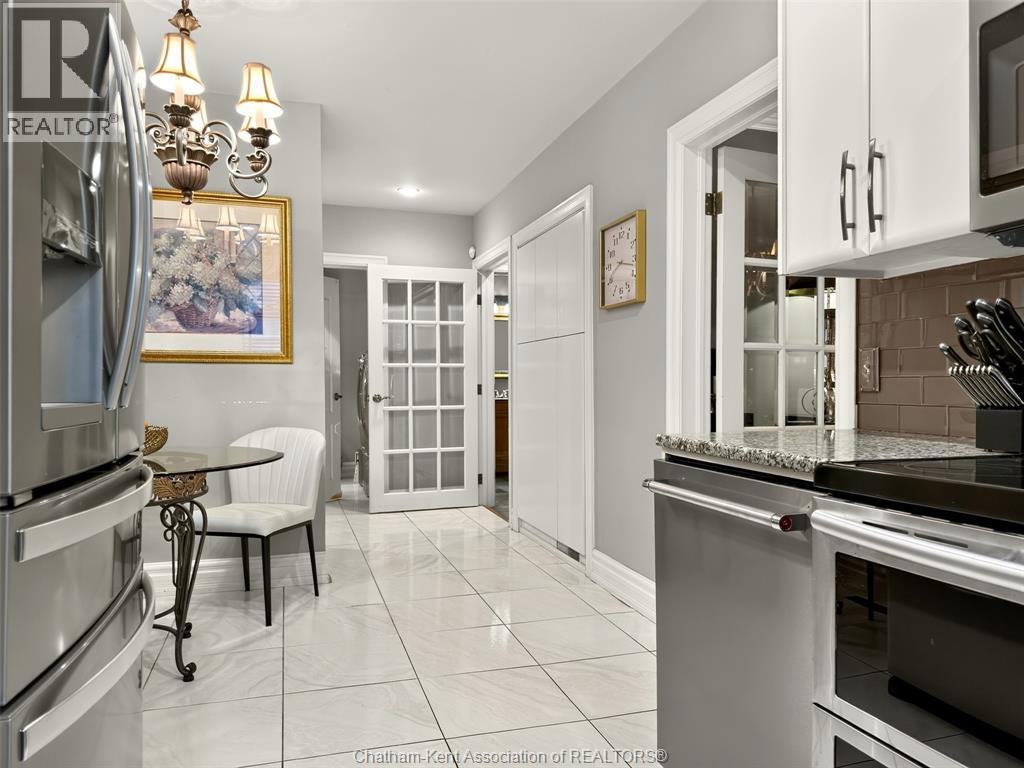 301 Victoria Avenue, Chatham, Ontario  N7L 3B1 - Photo 6 - 26022030