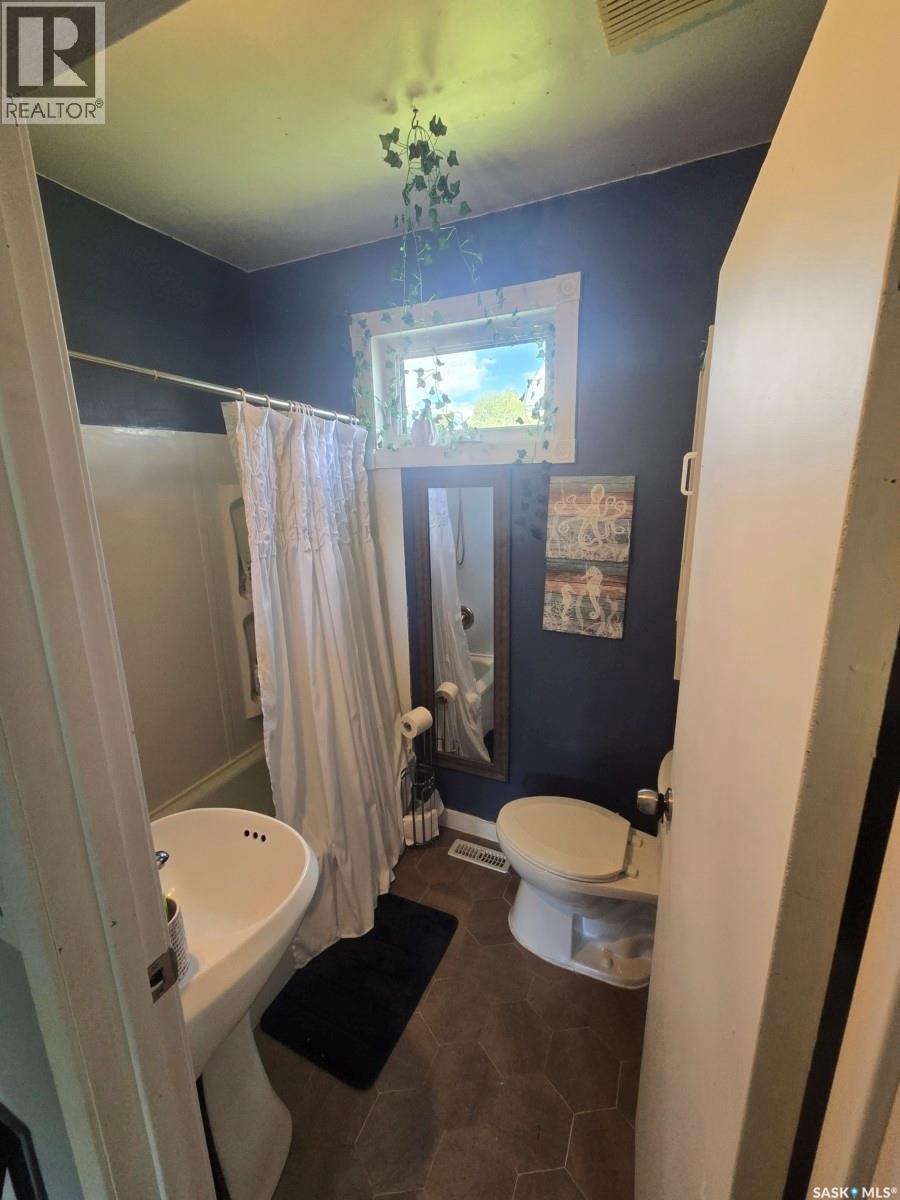 309 Main Street, Kelliher, Saskatchewan  S0A 1V0 - Photo 8 - SK047971