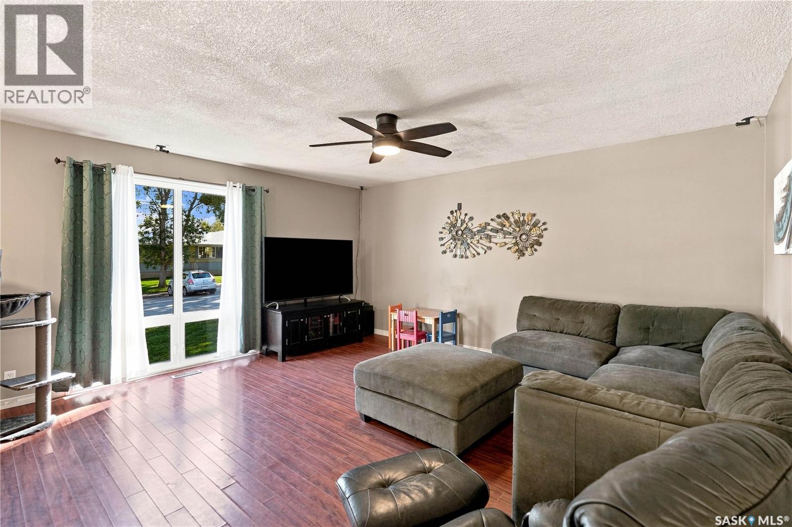 46 Cooper Crescent, Regina, Saskatchewan  S4R 4J7 - Photo 5 - SK047850