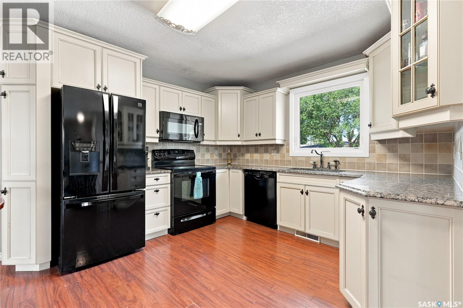 46 Cooper Crescent, Regina, Saskatchewan  S4R 4J7 - Photo 7 - SK047850