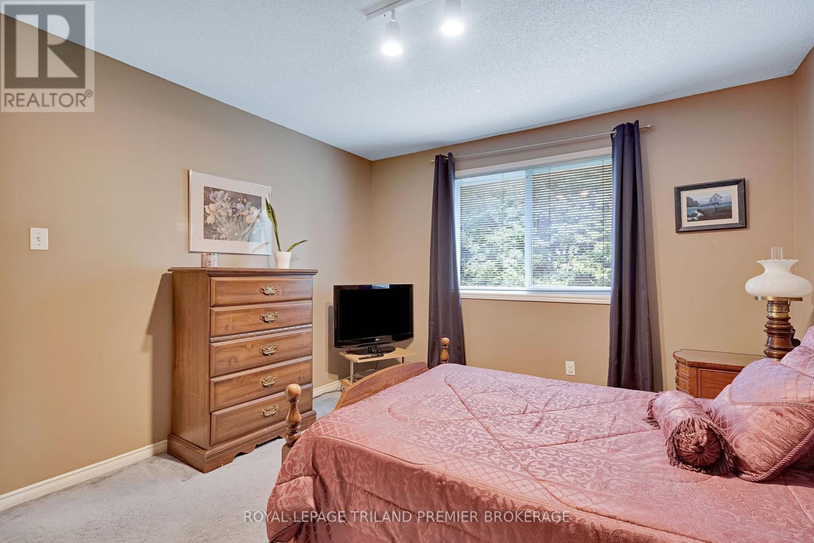 74 Napoleon Drive, London East, Ontario  N5V 4A9 - Photo 37 - X13761342