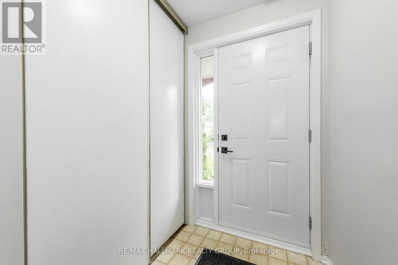 B - 409 Pickford Drive, Ottawa, Ontario  K2L 3P8 - Photo 5 - X13761542
