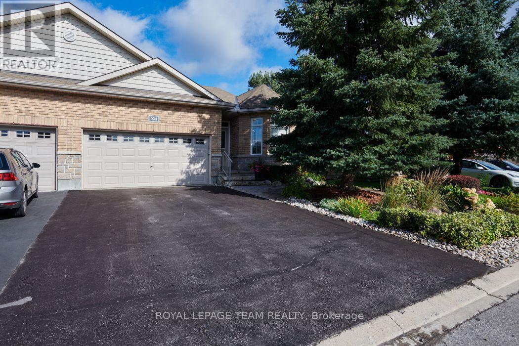 934 Burwash Landing Byway, Ottawa, Ontario  K2W 0C8 - Photo 2 - X13761604