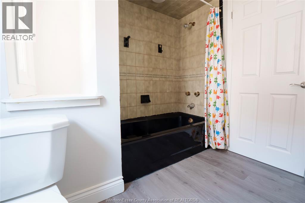 950 Elsmere, Windsor, Ontario  N9A 2A9 - Photo 18 - 26022044
