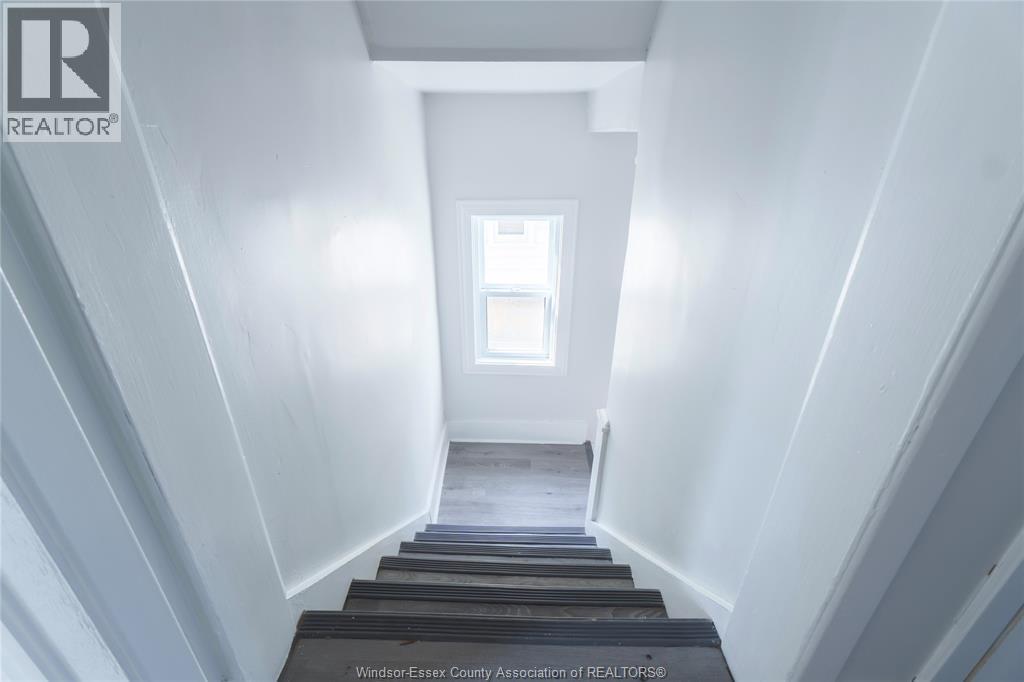 950 Elsmere, Windsor, Ontario  N9A 2A9 - Photo 19 - 26022044